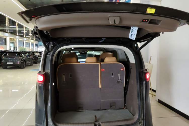 Used Denza D9 2023 DM-i 965 Luxury Model Trunk