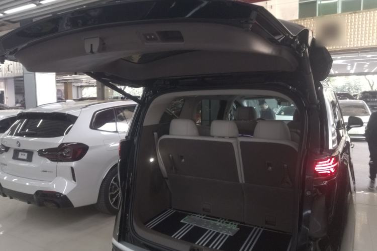 Used Denza D9 2023 DM-i 945 Business Edition Trunk