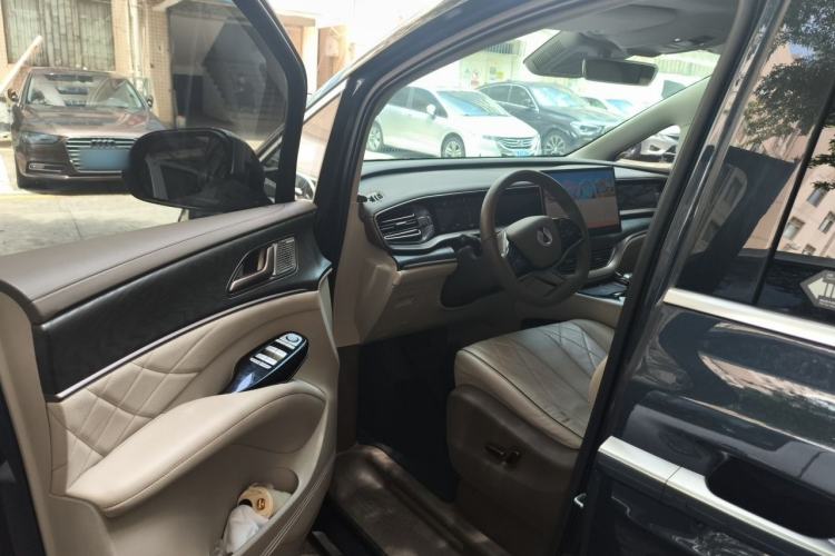 Used Denza D9 2023 DM-i 965 Luxury Model Driver Seat