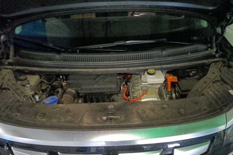 Used Denza D9 2023 DM-i 965 Luxury Model Engine Bay
