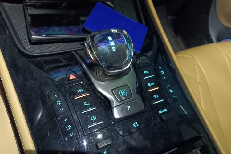 Used Denza D9 2023 DM-i 965 Luxury Model Gear Lever