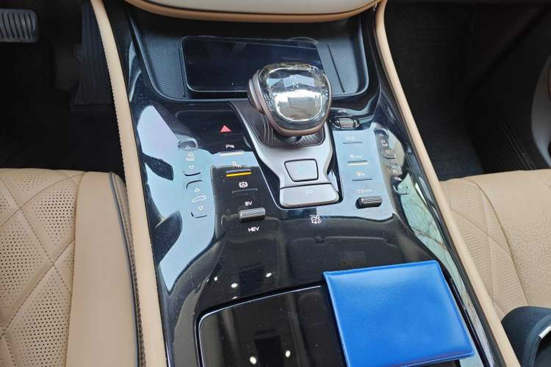 Used Denza D9 2023 DM-i 965 Luxury Model Gear Lever