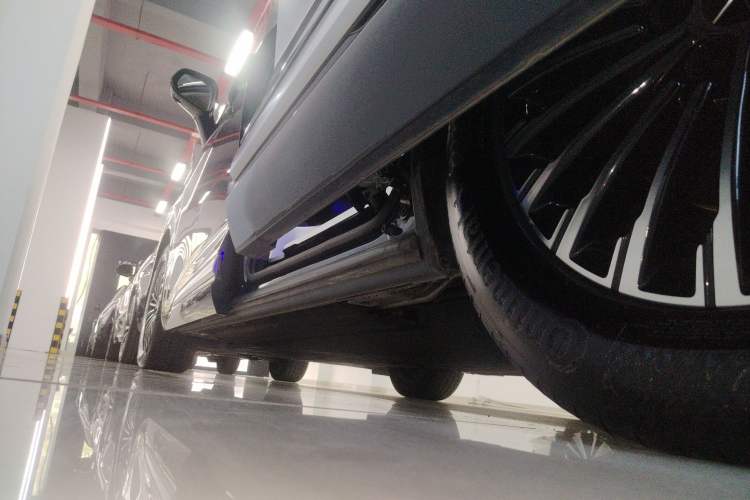 Used Denza D9 2023 DM-i 965 Luxury Model Left Side Sill