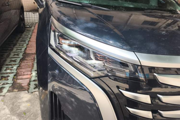 Used Denza D9 2023 DM-i 965 Luxury Model Right Front Headlight