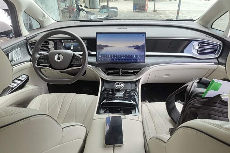 Used Denza D9 2023 PREMIER Founder Edition Center Console