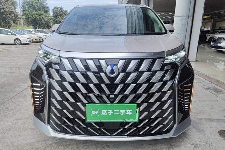 Used Denza D9 2023 PREMIER Founder Edition Front