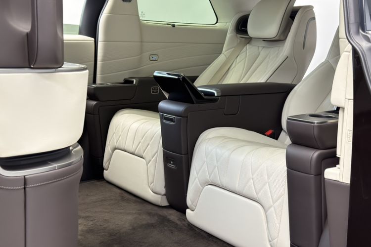 Used Denza D9 2023 PREMIER Founder Edition Interior 12