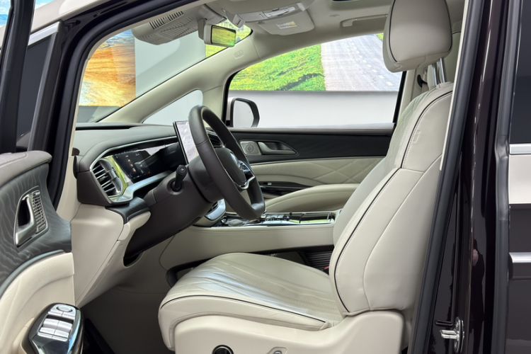 Used Denza D9 2023 PREMIER Founder Edition Interior 4