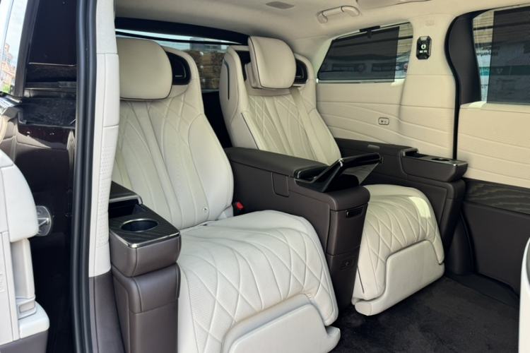 Used Denza D9 2023 PREMIER Founder Edition Interior 6