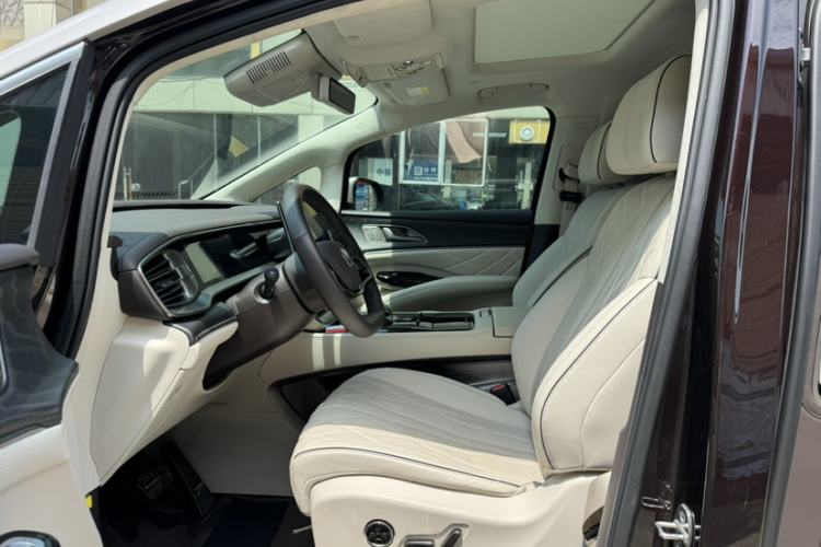 Used Denza D9 2023 PREMIER Founder Edition Left Front Seat
