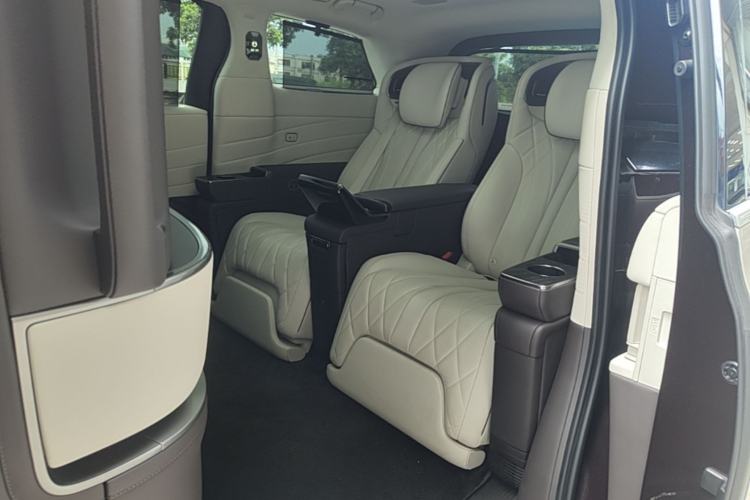Used Denza D9 2023 PREMIER Founder Edition Left Rear Seat