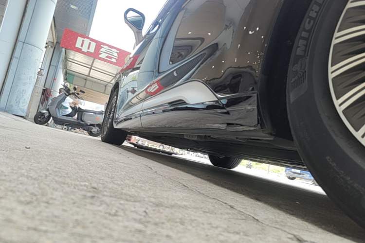 Used Denza D9 2023 PREMIER Founder Edition Left Side Sill