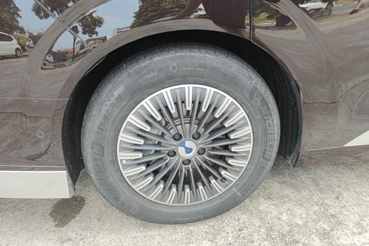 Used Denza D9 2023 PREMIER Founder Edition Right Rear Wheel Hub