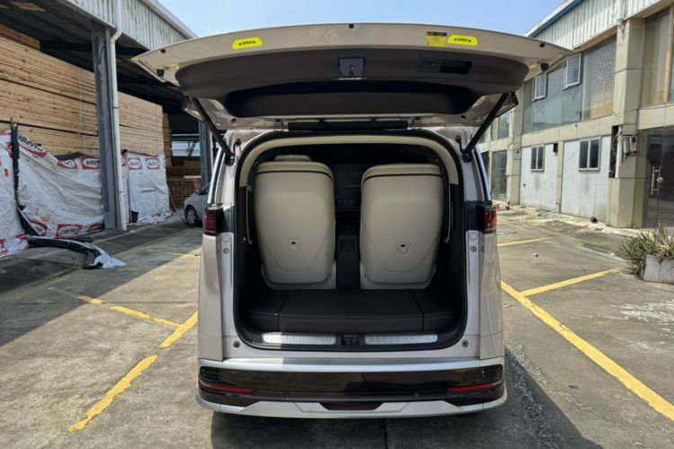 Used Denza D9 2023 PREMIER Founder Edition Trunk
