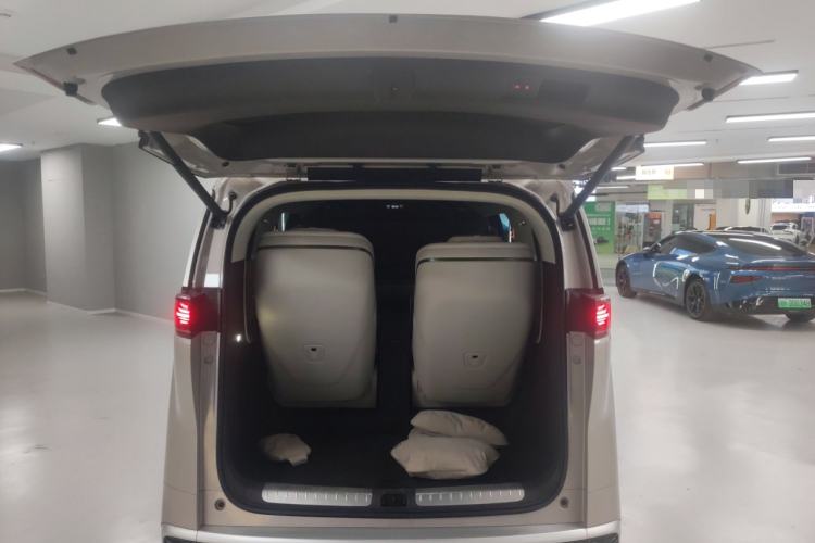 Used Denza D9 2023 PREMIER Founder Edition Trunk