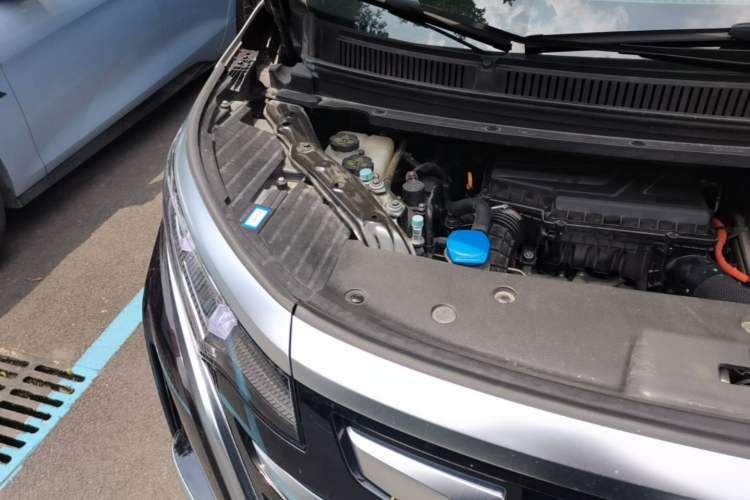Used Denza D9 2023 PREMIER Founder Edition Engine Bay Right