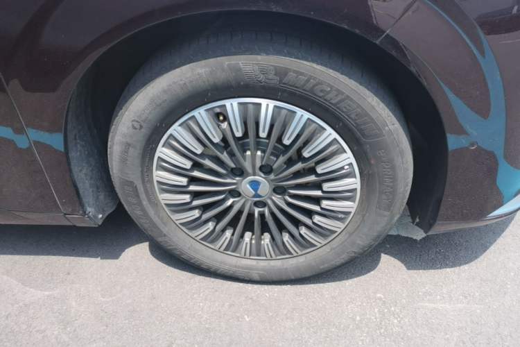 Used Denza D9 2023 PREMIER Founder Edition Right Front Wheel Hub