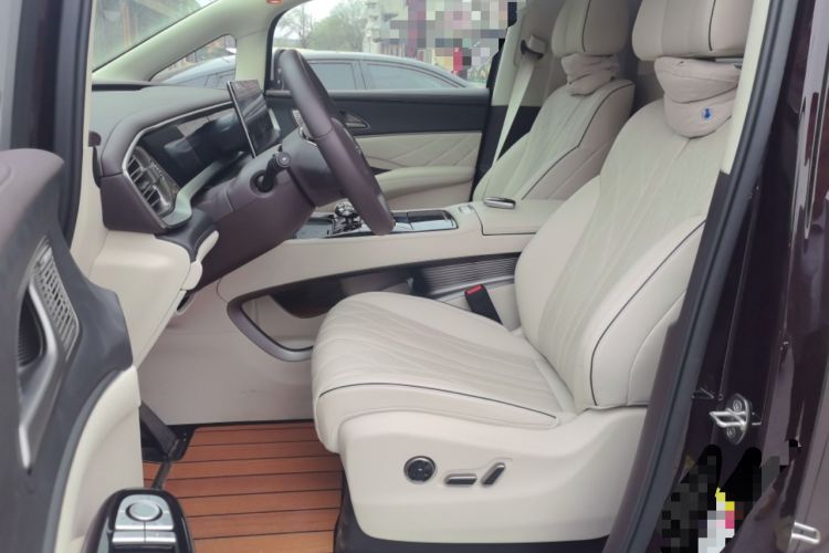 Used Denza D9 2023 PREMIER Founder Edition Left Front Seat
