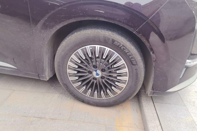 Used Denza D9 2023 PREMIER Founder Edition Right Front Wheel Hub