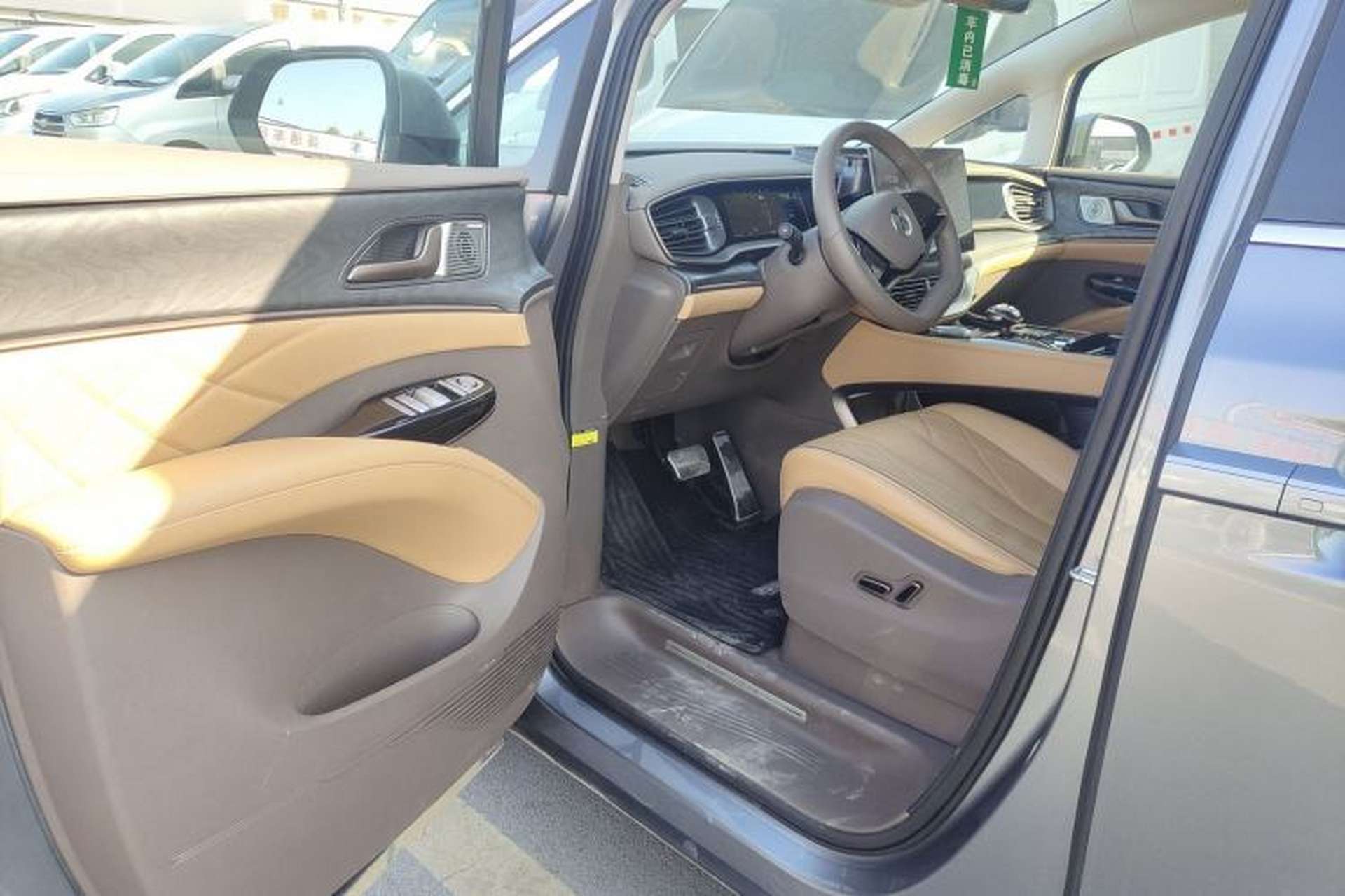 Used Denza D9 2023 DM-i 965 Luxury Model Interior 3