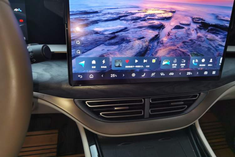 Used Denza D9 2023 DM-i 965 Luxury Model Audio And AC Panel