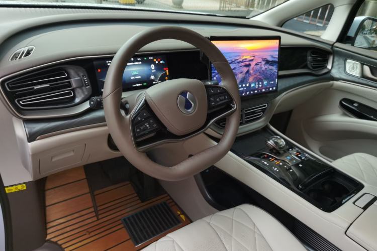 Used Denza D9 2023 DM-i 965 Luxury Model Center Console