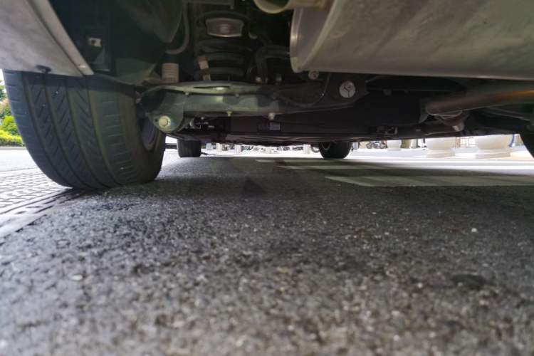 Used Denza D9 2023 DM-i 965 Luxury Model Chassis Rear Left