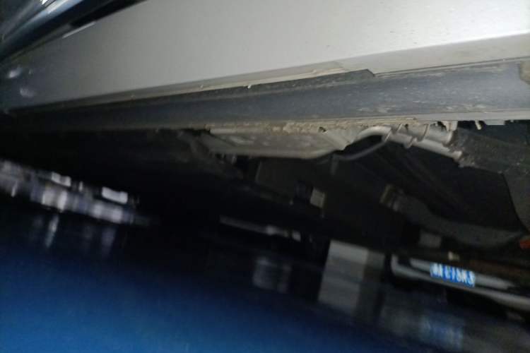 Used Denza D9 2023 DM-i 965 Luxury Model Chassis Rear Left