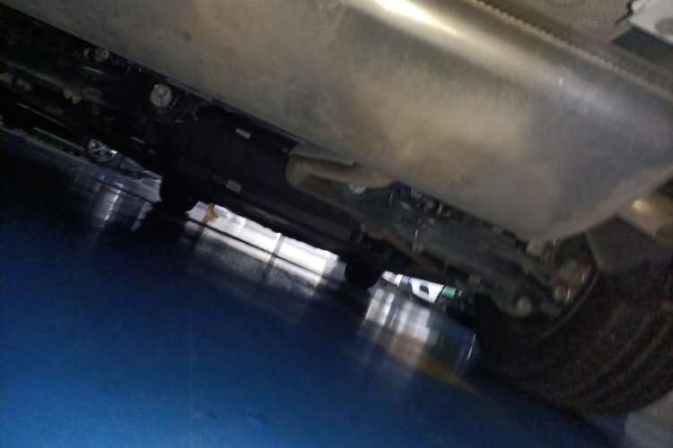 Used Denza D9 2023 DM-i 965 Luxury Model Chassis Rear
