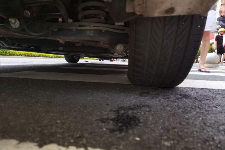 Used Denza D9 2023 DM-i 965 Luxury Model Chassis Rear Right