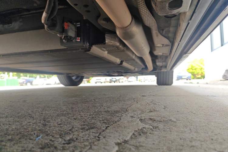 Used Denza D9 2023 DM-i 965 Luxury Model Chassis Rear Right