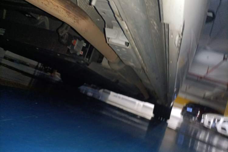 Used Denza D9 2023 DM-i 965 Luxury Model Chassis Rear Right