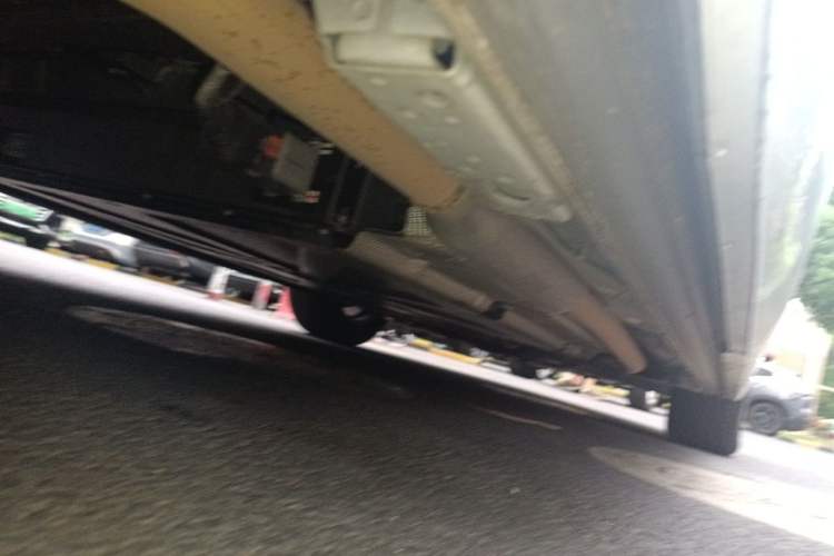 Used Denza D9 2023 DM-i 965 Luxury Model Chassis Rear Right