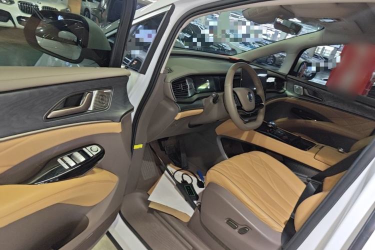 Used Denza D9 2023 DM-i 945 Business Edition Driver Seat