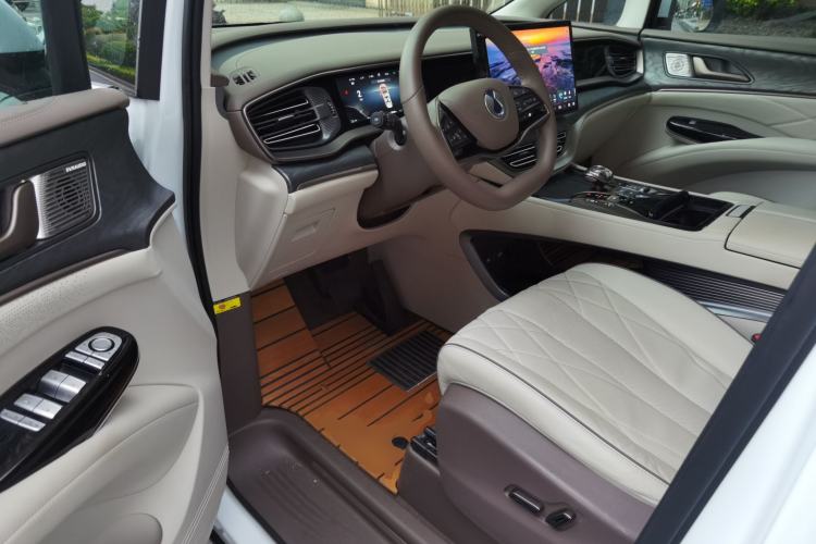 Used Denza D9 2023 DM-i 965 Luxury Model Driver Seat