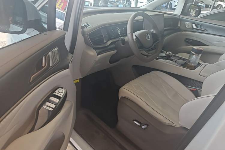 Used Denza D9 2023 DM-i 965 Luxury Model Driver Seat