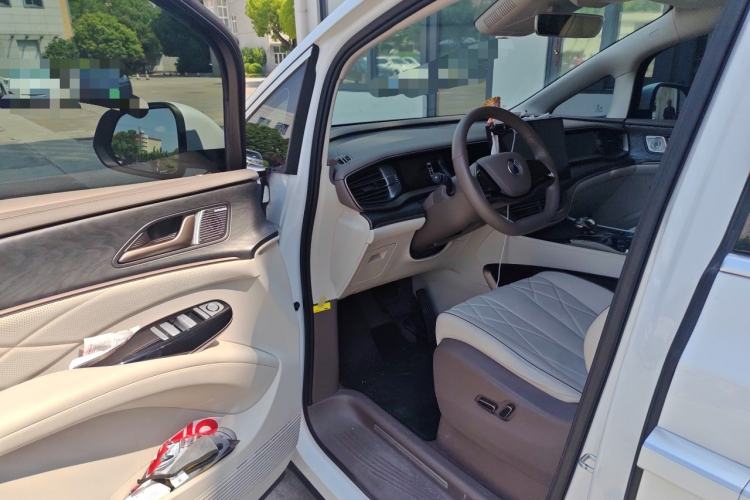 Used Denza D9 2023 DM-i 965 Luxury Model Driver Seat