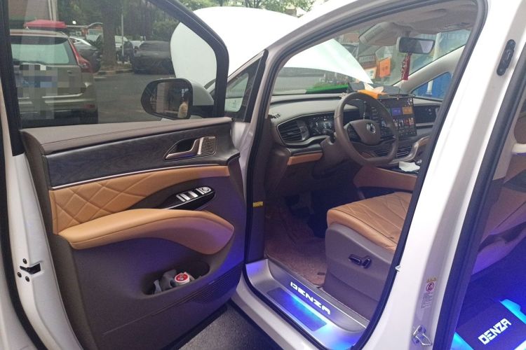 Used Denza D9 2023 DM-i 965 Luxury Model Driver Seat