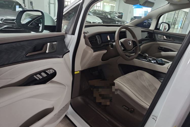 Used Denza D9 2023 DM-i 965 Luxury Model Driver Seat