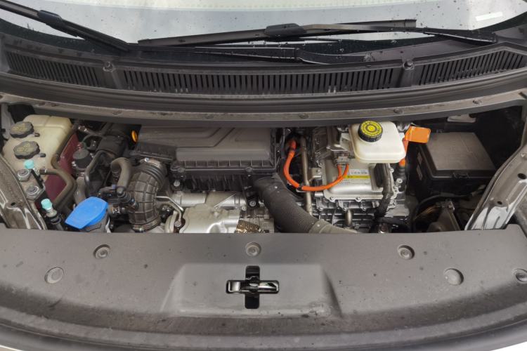 Used Denza D9 2023 DM-i 965 Luxury Model Engine Bay