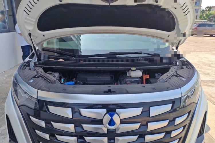 Used Denza D9 2023 DM-i 965 Luxury Model Engine Bay