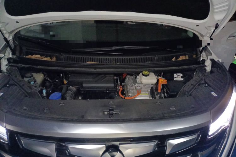 Used Denza D9 2023 DM-i 965 Luxury Model Engine Bay