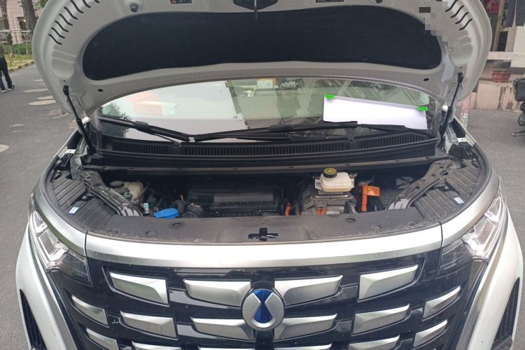 Used Denza D9 2023 DM-i 965 Luxury Model Engine Bay