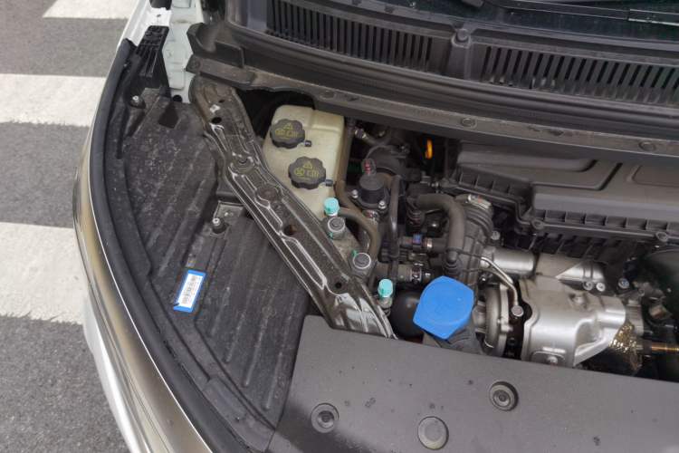 Used Denza D9 2023 DM-i 965 Luxury Model Engine Bay Right