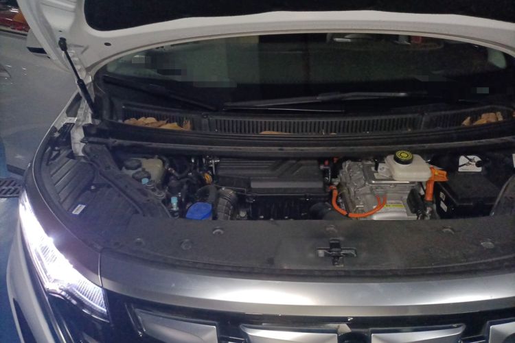 Used Denza D9 2023 DM-i 965 Luxury Model Engine Bay Right