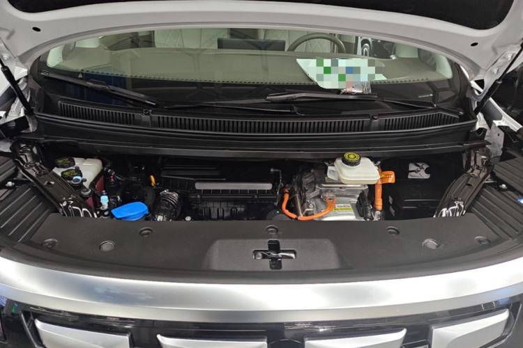 Used Denza D9 2023 DM-i 965 Luxury Model Engine Bay