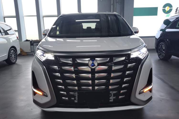 Used Denza D9 2023 DM-i 965 Luxury Model Front