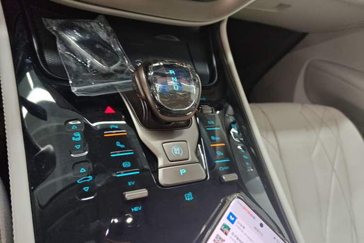 Used Denza D9 2023 DM-i 965 Luxury Model Gear Lever