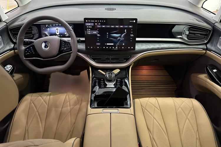 Used Denza D9 2023 DM-i 945 Business Edition Interior 1