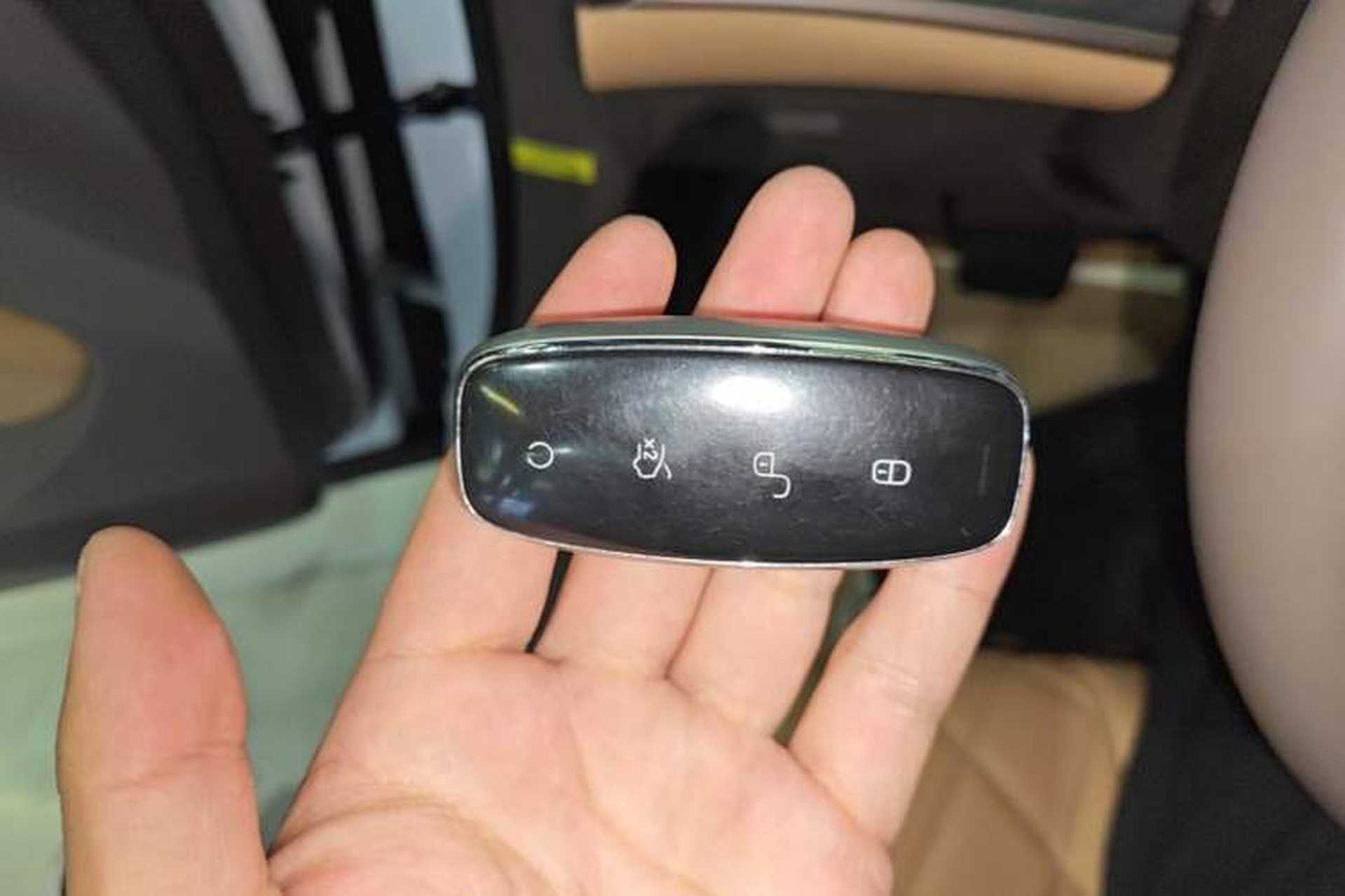 Used Denza D9 2023 DM-i 945 Business Edition Interior 1